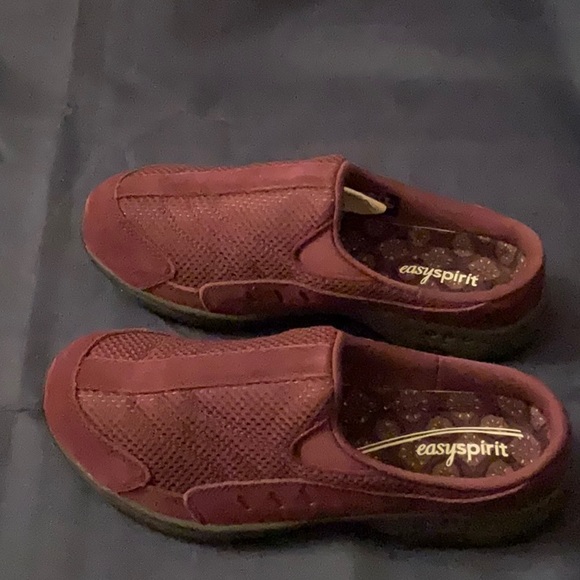 Easy Spirit Traveltime Clogs - Woman’s 8M - Picture 3 of 6